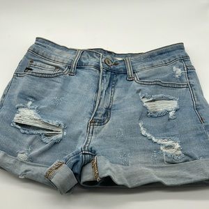 Cute light – medium washed coughed jeans short shorts